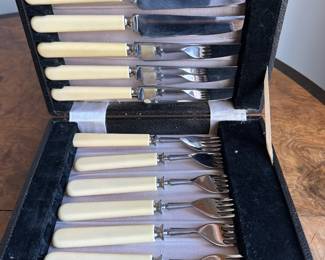 Set of 12 English John Watts Sheffield flatware, circa 1960s
