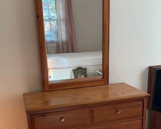 Dresser With Mirror