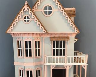 004 Vintage Victorian Style Dollhouse with Accessories