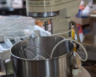 KitchenAid Stand Mixer (5.5 qt Bowl Lift Stand)
