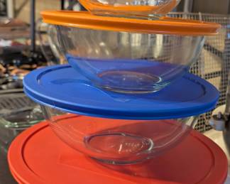 Pyrex Bowls w/ lids