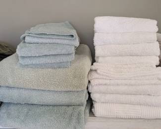 Assorted Linens 