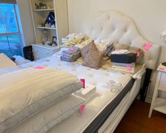 Queen bed & Mattress