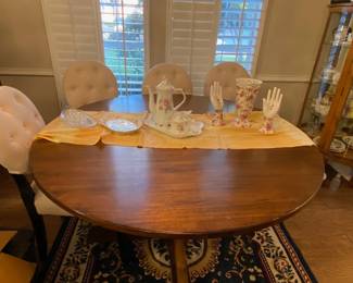 Ethan Allen table with 1 leaf