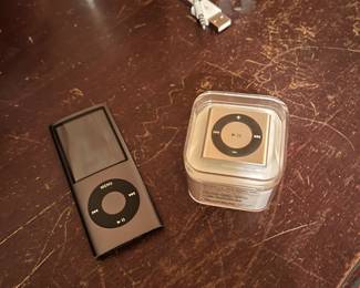 Vintage Apple music devices$5 to $20