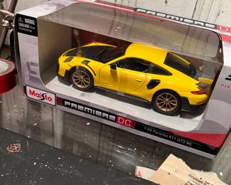 2021 Maisto Premier DC 1:24 YELLOW 2019 PORSCHE 911 GT2 RS $10