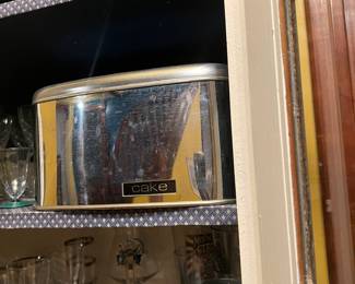 Mid Century cake carrier $20