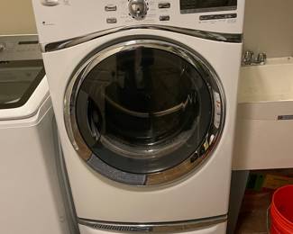 $300 -- Whirlpool dryer