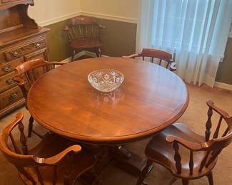 Dining Table - 6 chairs and leaf