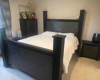 Modern traditionalists 5 piece Queen bedroom set, black