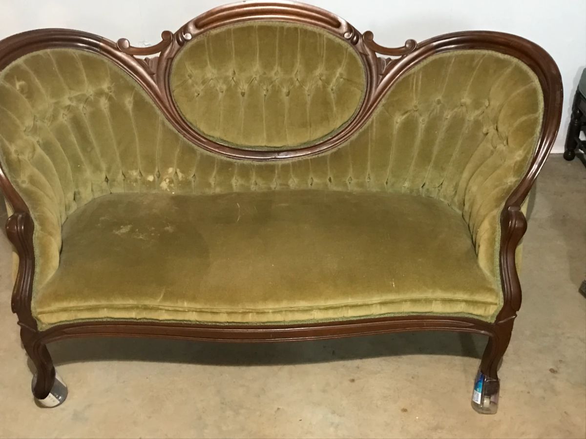 Gorgeous Antique Sofa. 59"L 26"W 35"H