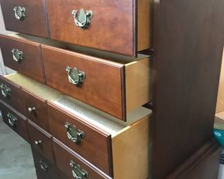 Gorgeous Mahogany Chest of Drawers. 40"L 20"W 60"H