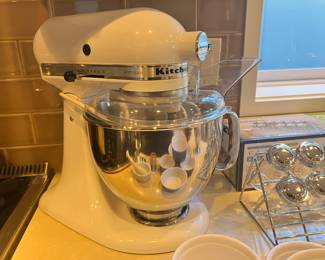 Kitchen Aid Artisan White Tilt Head Stand Mixer