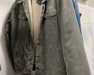 GAP Men's Sherpa Lined Green Corduroy Jacket - Size Medium
