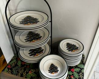 Christmas plates, bowls, salad & dessert plates 