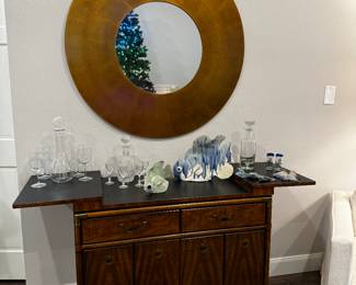 Gorgeous round mirror.  Perfect anywhere. 