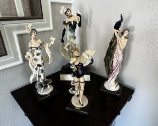 Giuseppe Armani Figurines. Numbered with original boxes. 