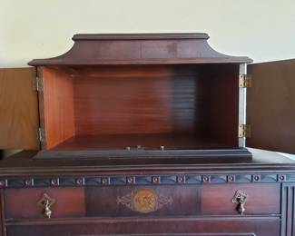 ANTIQUE BEDROOM SUITE, GLOVE BOX WITH KEY