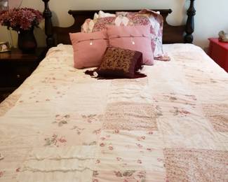 QUEEN BED WITH MID CENTURY HEADBOARD, SHABBY CHIC LINENS