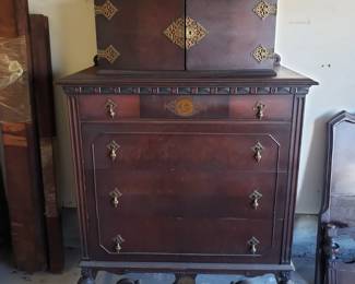 ANTIQUE BEDROOM SUITE, CHEST OF DRAWERS