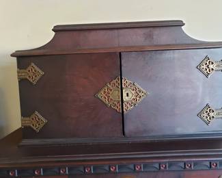 ANTIQUE BEDROOM SUITE, GLOVE BOX WITH KEY
