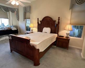 Queen Tempur-pedic- near new appearing, adjustable base.