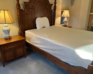 Queen Tempur-pedic- near new appearing, adjustable base.