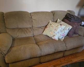 Reclining ends sofa.