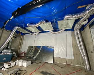 Magnum XXXL Reflector Grow room Lights. 6 total. 4 Set up and 2 extras. Ventallation system for lights along with ballast to power the lights. This can be a complete room grow set up. 