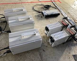 Magnum XXXL Reflector Grow room Lights. 6 total. 4 Set up and 2 extras. Ventallation system for lights along with ballast to power the lights. This can be a complete room grow set up. 