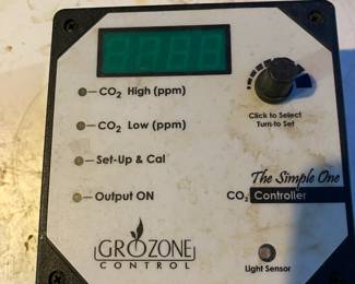 Magnum XXXL Reflector Grow room Lights. 6 total. 4 Set up and 2 extras. Ventallation system for lights along with ballast to power the lights. This can be a complete room grow set up. 