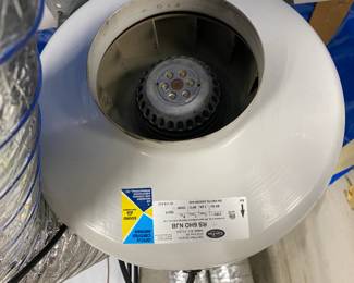 Magnum XXXL Reflector Grow room Lights. 6 total. 4 Set up and 2 extras. Ventallation system for lights along with ballast to power the lights. This can be a complete room grow set up. 