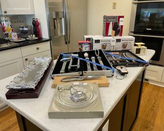 Royal Brand Poultry Shears, Ashtray, Travelon Scale,  Knives, Barbecue Tools