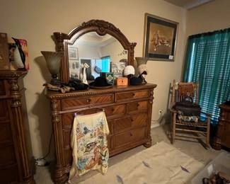 Gorgeous complete 6 piece bedroom set!!!