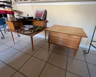 Two great timeless MCM matching pieces… love the out of sight spaces