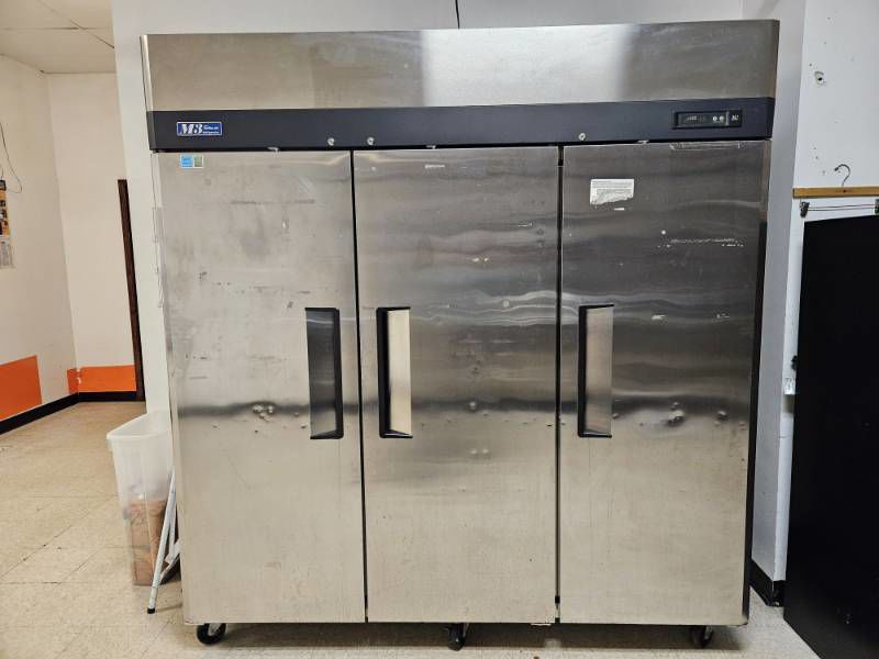 Commercial M3 Turbo Air MODEL M3R72-3 Refrigerator