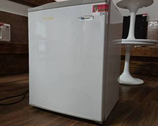 Haier Model HSP03WNAWW Mini Fridge 
