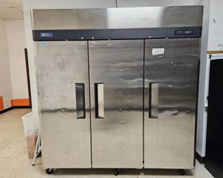 Commercial M3 Turbo Air MODEL M3R72-3 Refrigerator