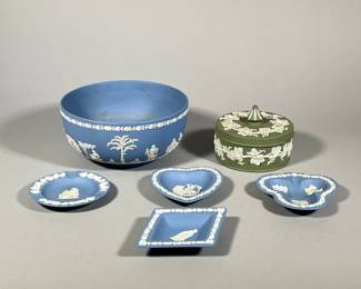 (6pc) WEDGWOOD BOWL & DISHES | Including a green Wedgwood Jasperware lidded box in the round with a grapevine motif (dia. 4.75 in.), a set of four small dishes shaped as a circle, diamond, heart, and club/clover, and a Jasperware fruit bowl - h. 3.75 x dia. 7.75 in (bowl)
