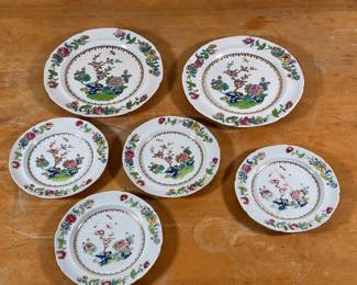 (6pc) SPODE CHINOISERIE PLATES | Spode china, including two 9-1/2 inch plates [both with rim chips] and four 7-inch plates [one with through hairline, some with chips]