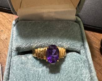 10 K gold amethyst ring