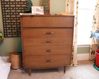 Mid Century Modern  Five Drawer Walnut Chest of Drawers Dresser