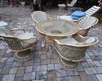 Russell Woodard spend fiberglass patio set with cushions. $300, chairs swivel