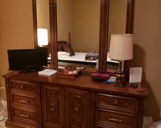 Dresser w mirror