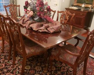 Dining table w 8 chairs