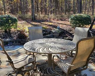 Nice patio table w 4 chairs