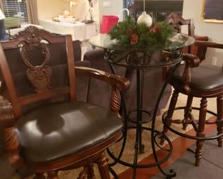 Pub table / pair of bar stools