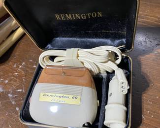 Vintage Remington 60 Deluxe shaver in case.
