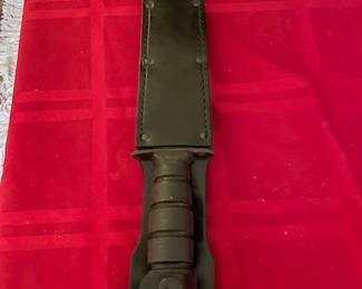 USMC COMBAT KNIFE W/SHEATH -CAMILLUS.