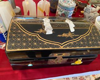 Chinese Jewelry Box Inlaid Mother of Pearl.